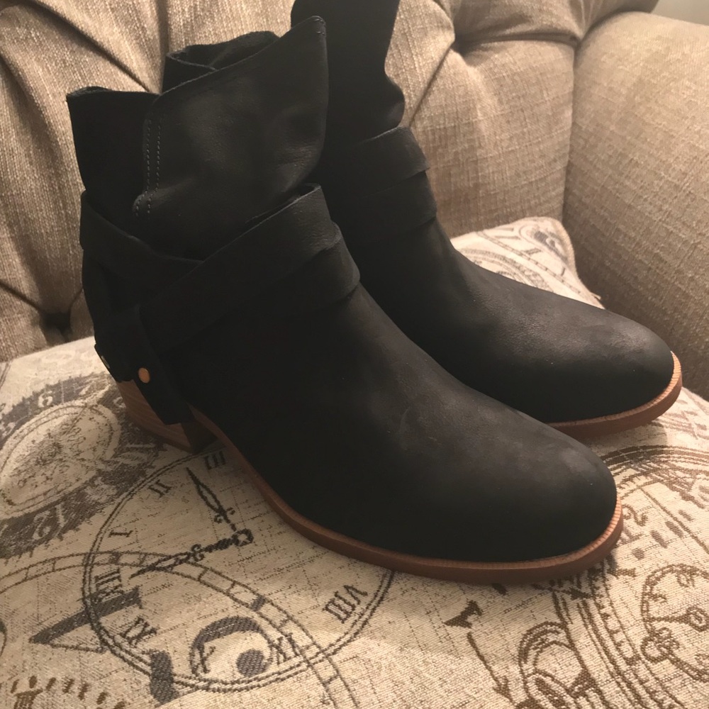 UGG shoes - Picture 3 of 3